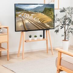 絵画のようです！おしゃれな木製イーゼルにPhilipsチューナーレス 32型 Google TVをセット。お部屋の雰囲気が変わりますよ！の画像