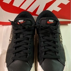 NIKE コート レガシー リフト ブラック 26cmの画像
