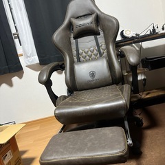 【美品・動作確認済】Dowinx ゲーミングチェア ブラウン（オットマン・マッサージ機能付き）の画像