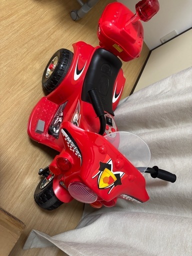 電動乗用バイク 新型 アメリカンポリスバイク 乗用玩具 子供用 三輪車 充電式 ライト点灯 サイレン付き
