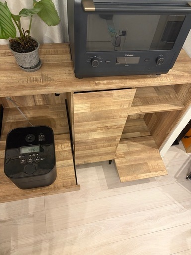 LOWYA 食器棚 (なお) 三田の収納家具《食器棚、キッチン収納》の中古 LOWYA 食器棚 (なお) 三田の収納家具《食器棚、キッチン収納》の中古