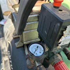 エアーコンプレッサー　100vの画像