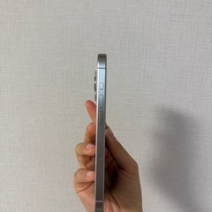 【値下げしました】iPhone 15 Pro 128GB ホワイトチタニウム SIMフリー+ケースおまけ付きの画像