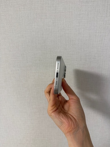 【値下げしました】iPhone 15 Pro 128GB ホワイトチタニウム SIMフリー+ケースおまけ付き