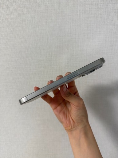 【値下げしました】iPhone 15 Pro 128GB ホワイトチタニウム SIMフリー+ケースおまけ付き