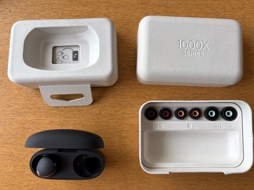 SONY WF-1000XM5 充電ケース、片耳イヤホン (あめなお) 中学校の SONY WF-1000XM5 充電ケース、片耳イヤホン (あめなお) 中学校の