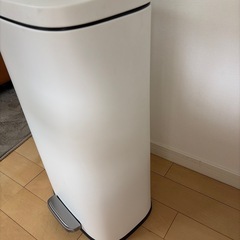 ニトリのゴミ箱の画像