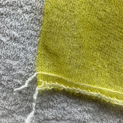 玉ねぎが入っていた　ネット　網　黄色の画像