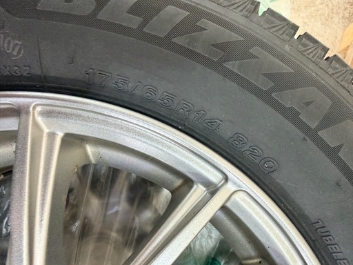 ブリヂストンVRX3 175/65R14 4穴スタッドレスホイール付き美品 (フミヤ ブリヂストンVRX3 175/65R14 4穴スタッドレスホイール付き美品 (フミヤ
