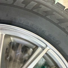 ブリヂストン　VRX3  175/65R14 4穴　スタッドレス　ホイール付き　美品の画像