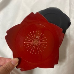 桜型（花びら型）受け皿＆蓋付き菓子入れ 3点セットの画像