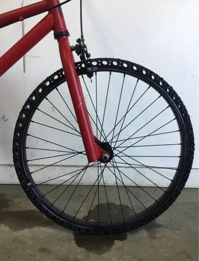 △k-40 q 岐阜発/ FUN EASY/ ノーパンクタイヤ/ BMX/ 自転車/ 24インチ/ サドル破れあり/ 現状品/ 管06