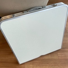 折りたたみ式テーブルセットの画像