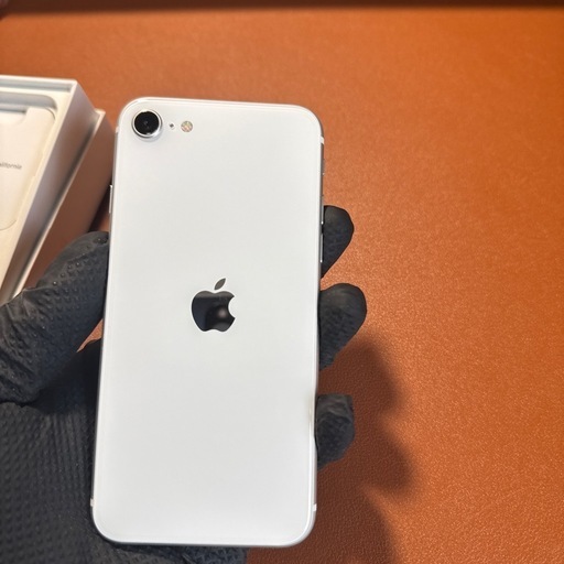 Apple iPhone SE (第2世代) ホワイト 本体 (YE-s) 木津川の電話