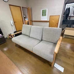 三人掛けソファーの画像