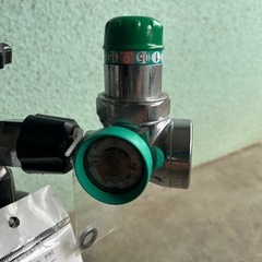 酸素ボンベ大小2本の画像