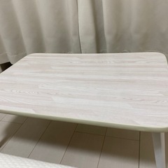 折りたたみテーブルの画像