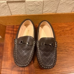 子供用ローファーの画像
