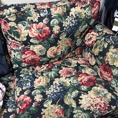 特別価格‼️エークトルプIKEA花柄 2人掛けソファの画像