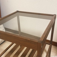 IKEA ナイトテーブル ベッドサイドテーブルの画像