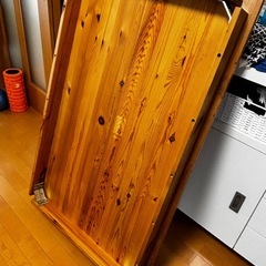 木目調テーブルの画像