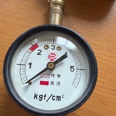 エアーゲージ　エーモン　車タイヤ空気圧の画像