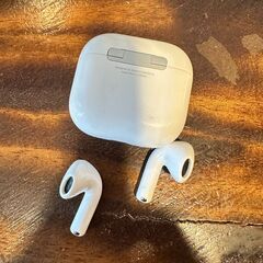 【値下げしました】Apple AirPods 4 ノイズキャンセリングの画像