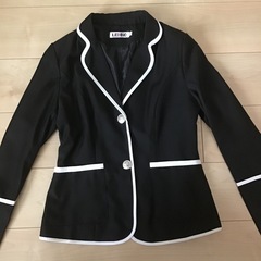 女の子フォーマルスーツの画像