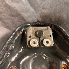 スーパーカブシートベース　金具付きの画像