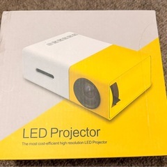     小型LEDプロジェクター 美品の画像