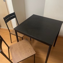 (確定済み)ダイニングテーブル　椅子2脚セットの画像
