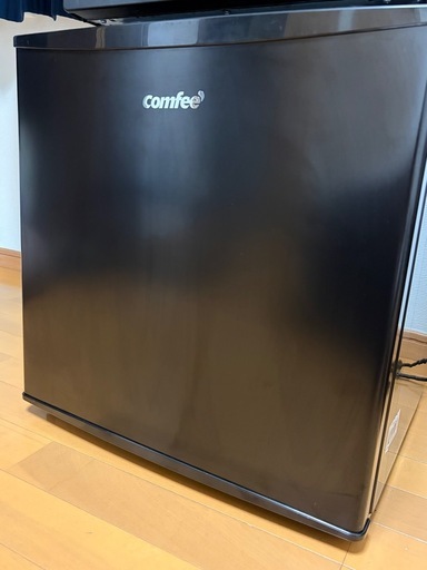 【高年式・美品】2025年製 小型冷凍庫 32L Comfee製
