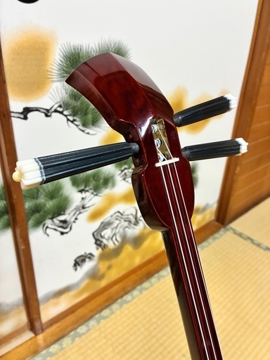 沖縄三線 アーティストモデル 大工哲弘 知念大工型 本皮 サンシン 6月13日終了！沖縄三線！新品貴重！知念大工型！本張り【一枚張り】付属品付き！ ⑮