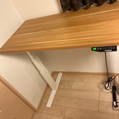 昇降式デスク（スタンディングデスク）の画像