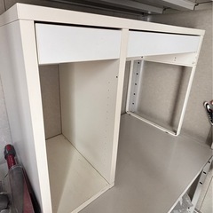 IKEAの机の画像