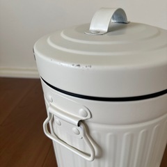 ニトリ ペダル式ゴミ箱(小) 高さ約27cmの画像