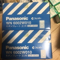 Panasonic WN6002W010 モダンプレート 2コ用 ミルキーホワイト の画像