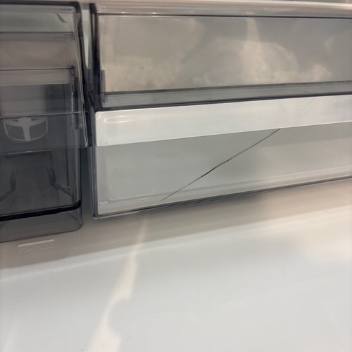 東芝　冷蔵庫GR-U36SV(ZH) 割れ有り
