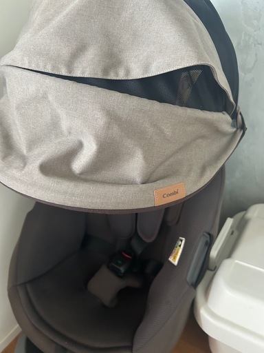 チャイルドシート　コンビ　　回転式　ベージュ系