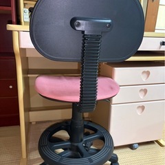 学習机　椅子　薄いピンクの画像