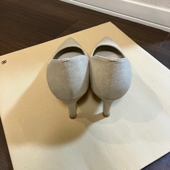 アルテミス バイ ダイアナ　ポインテッドプレーンパンプス　ベージュの画像