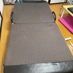 折りたたみベッドの画像