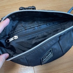 トートバッグ、ボディバッグ(ウエストポーチ)、ニットバッグ3つの画像