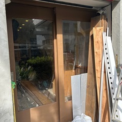 カフェ店舗ガラス引戸あげます^_^の画像