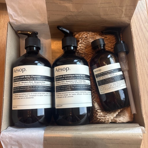 Aesop ギフトボックス セットボディハンドフェイシャル (ふく) 万博
