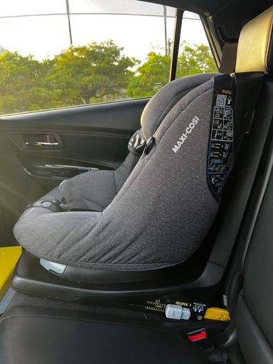 チャイルドシート（Maxi-Cosi AxissFix Plus）