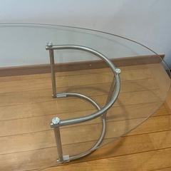 【早い者勝ち/尼崎】幅120cm 楕円形ガラステーブル（ロー/センター）お部屋が広く見えるモダンデザインの画像