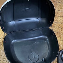 【中古現状渡し】ライズコーポレーションの「52L 大容量 リアボックス トップケース Eタイプ」の画像