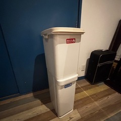 無料でお譲りします※引き取り限定（姿見、掃除機、ゴミ箱、冷蔵庫、折り畳みテーブル）の画像