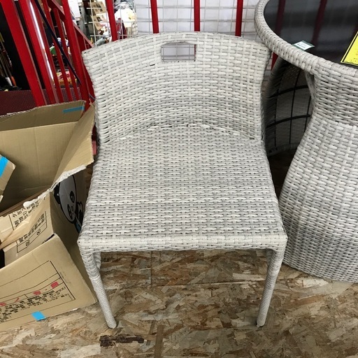 ジャングルジャングル貝塚店　テーブル　チェア　ラタン調　モノトーンカラー　白　黒　オシャレ　インテリア　家具　中古　貝塚市　二色浜
